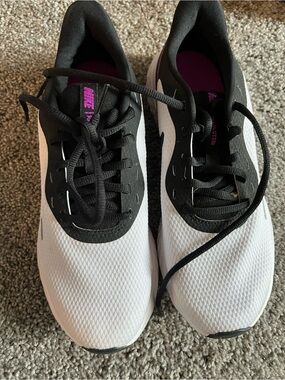 Nike Women's White Running Shoes with Black and Pink Details